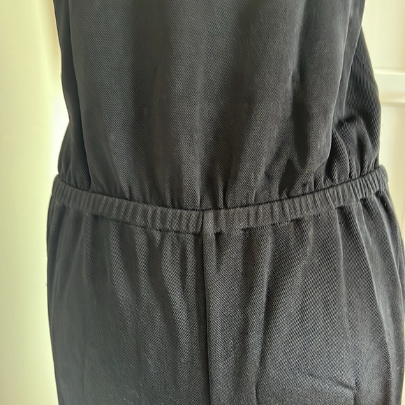 Theory Sorgia Scoop Neck Black Jumpsuit with Modern Minimalist Design Size Small - Picture 9 of 12